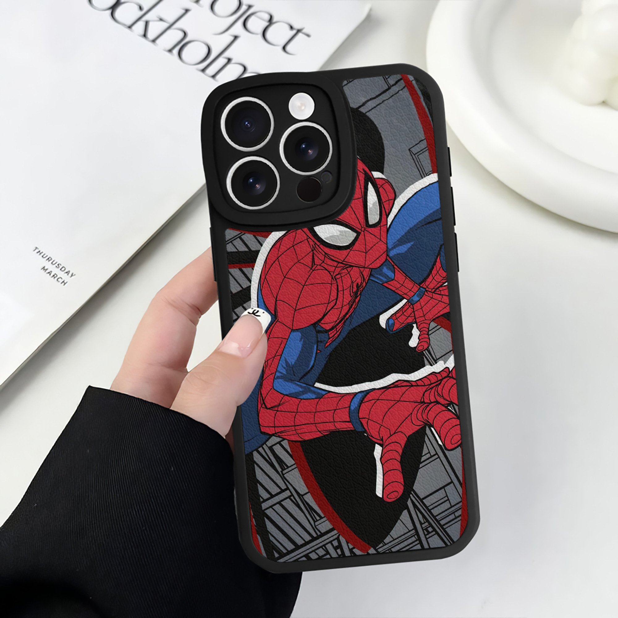 （画像用） Spider Man スパイダーマン 【iPhone 16シリーズ対応】シリコンスマホケース（レザー調） 材質：シリコン